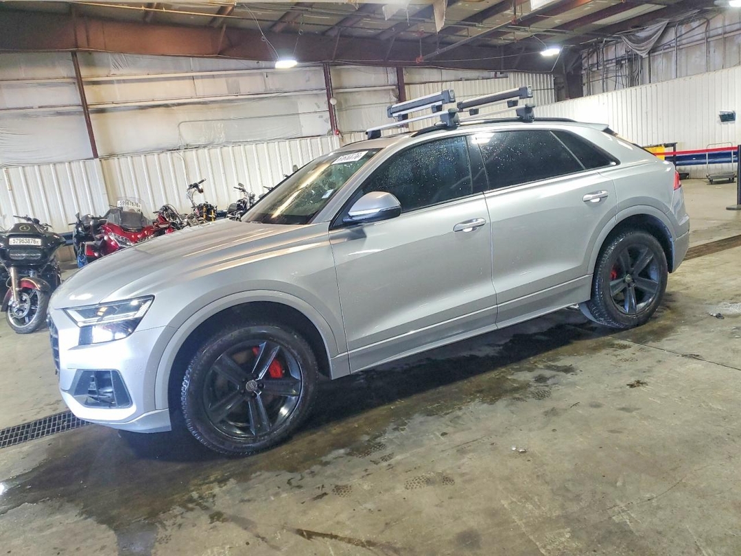 Vue de 2019 AUDI Q8 PREMIUM, angle 1
