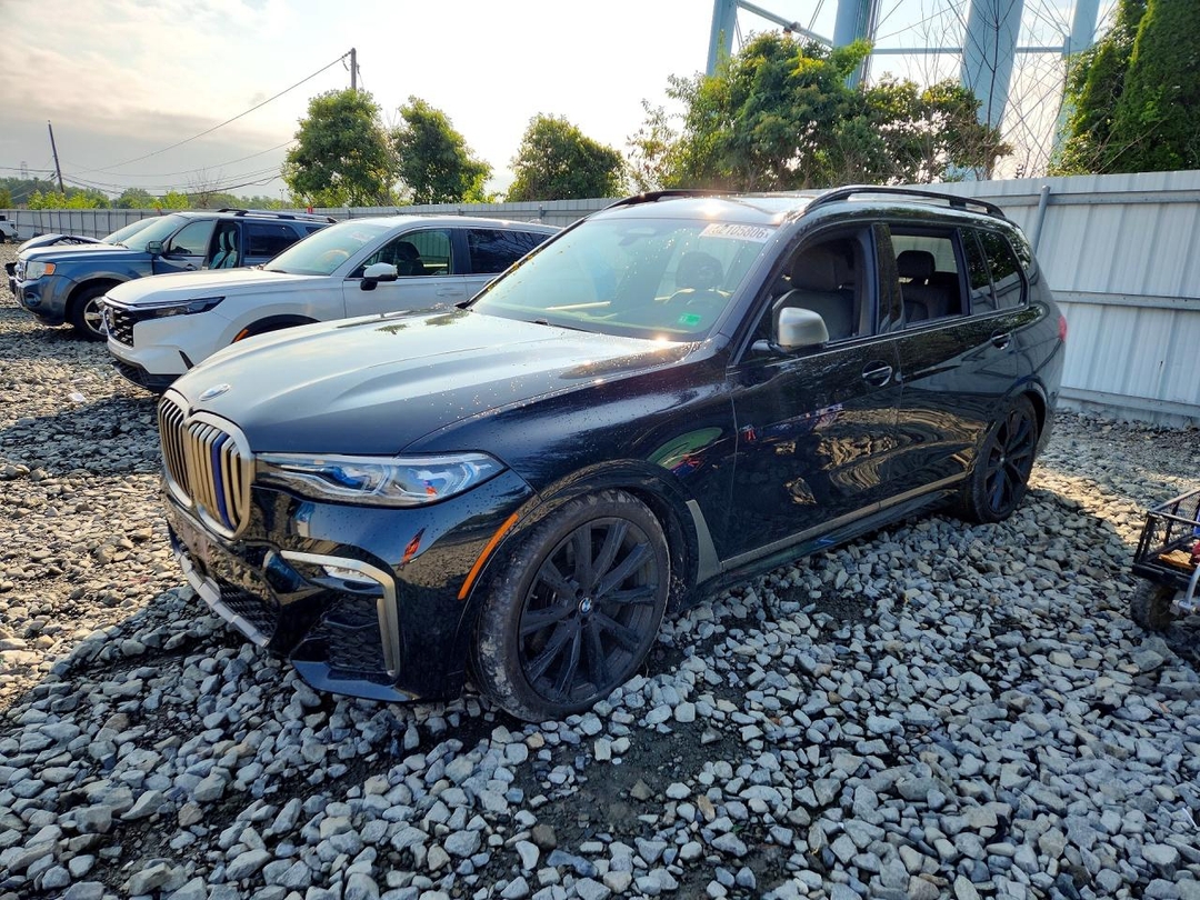 منظر 2021 BMW X7 M50I، زاوية 1