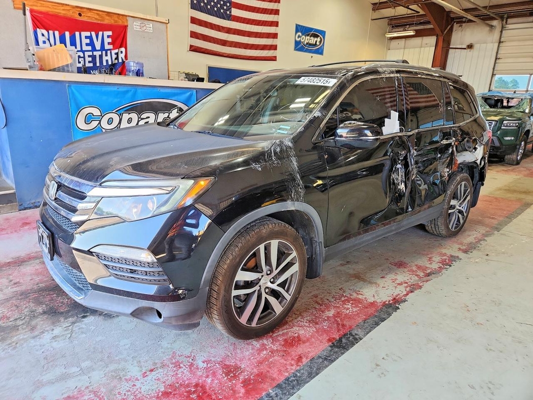 Vue de 2018 HONDA PILOT TOURING, angle 1