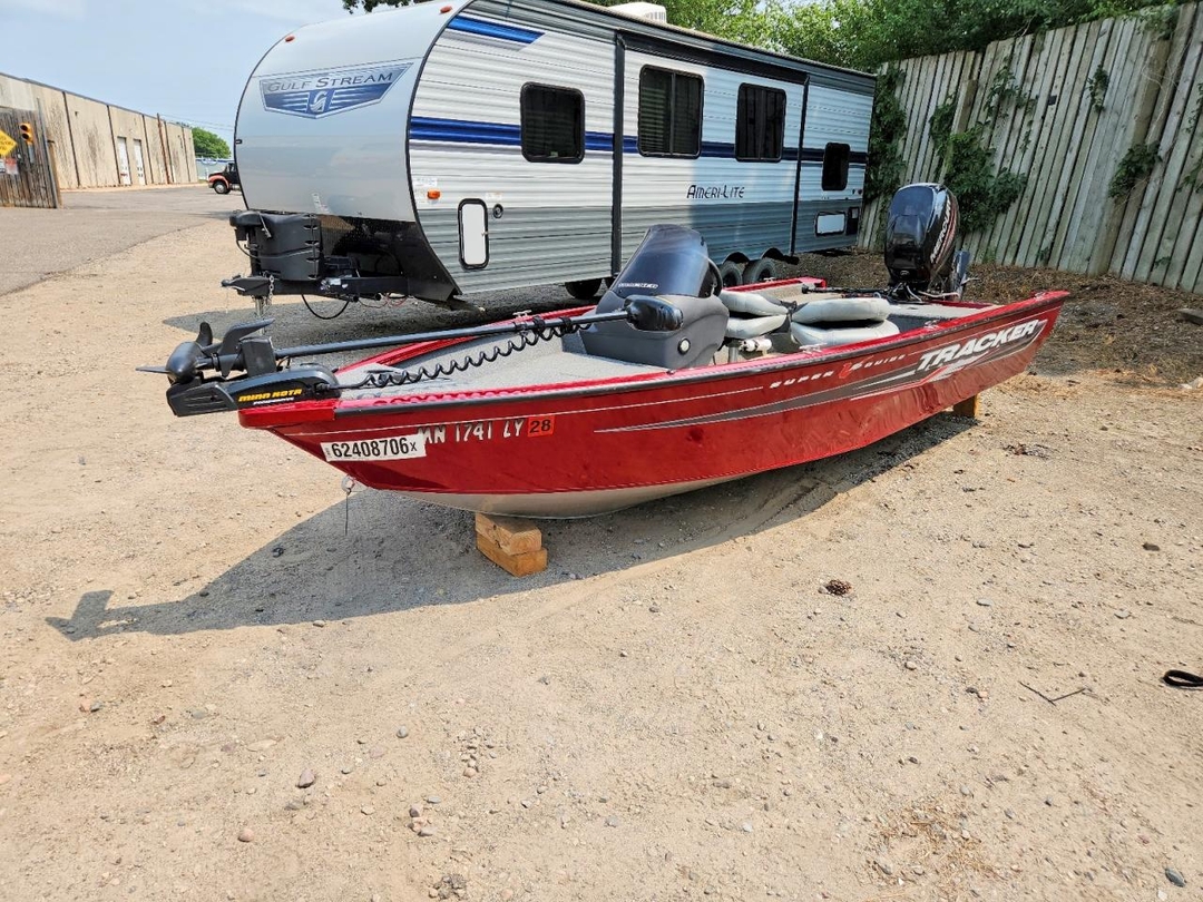 منظر 2019 TRACKER BOAT، زاوية 1