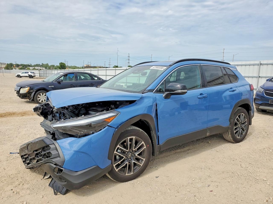 Вид 2026 TOYOTA COROLLA CROSS XLE, угол 1