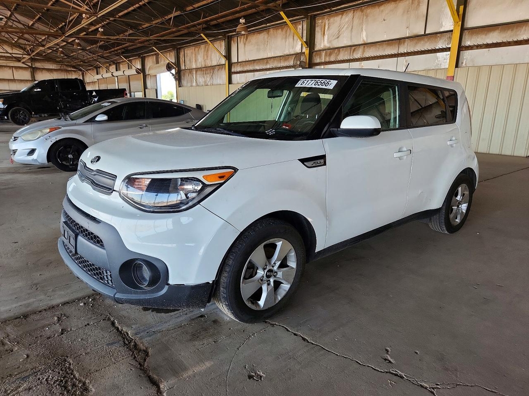 منظر 2019 KIA SOUL BASE، زاوية 1
