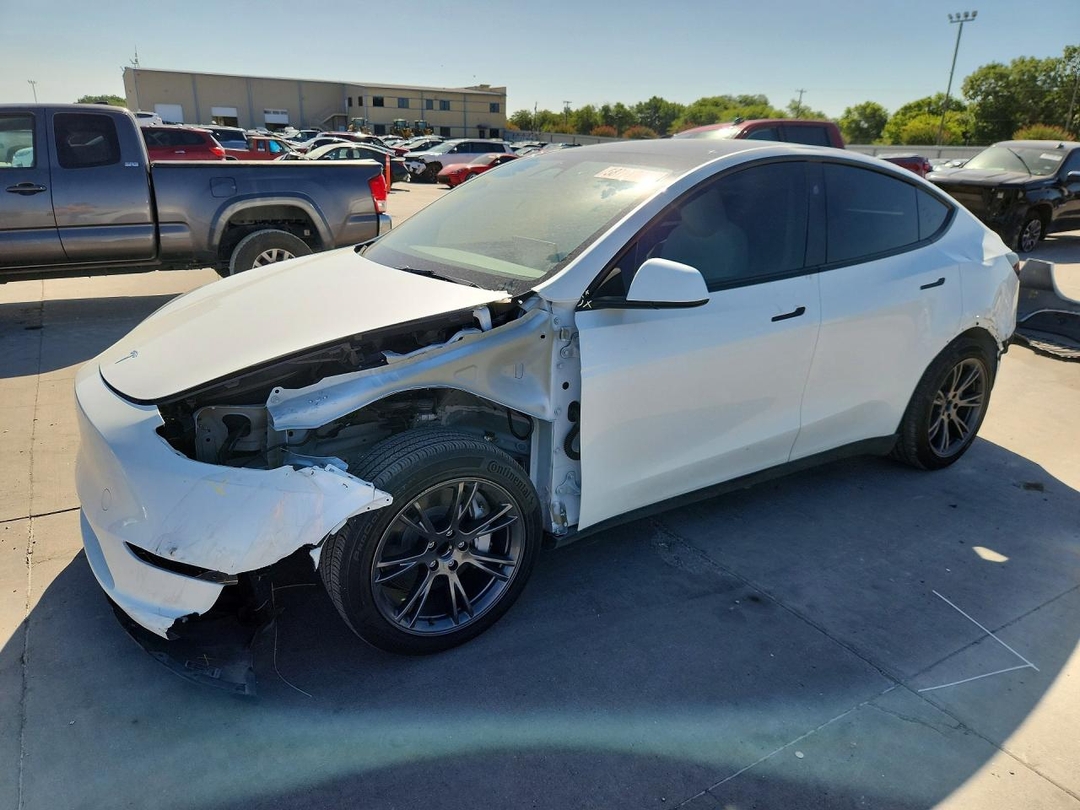 Vue de 2024 TESLA MODEL Y, angle 1