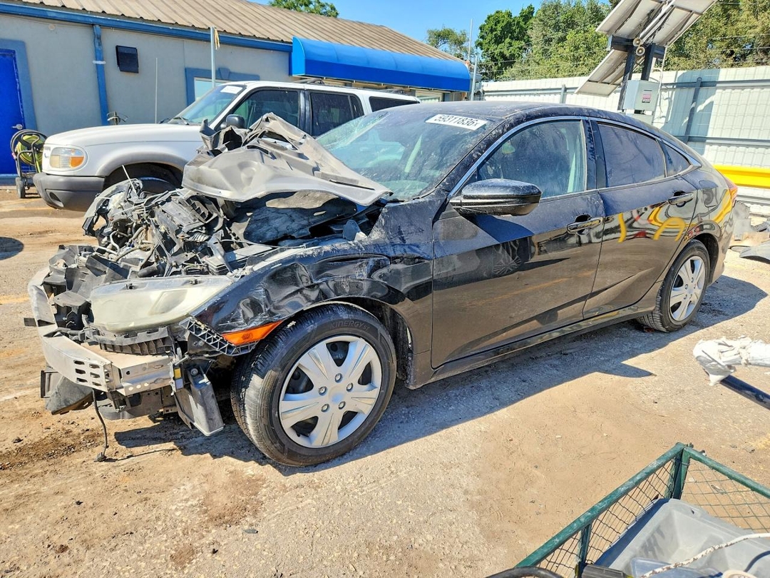 Vue de 2017 HONDA CIVIC LX, angle 1