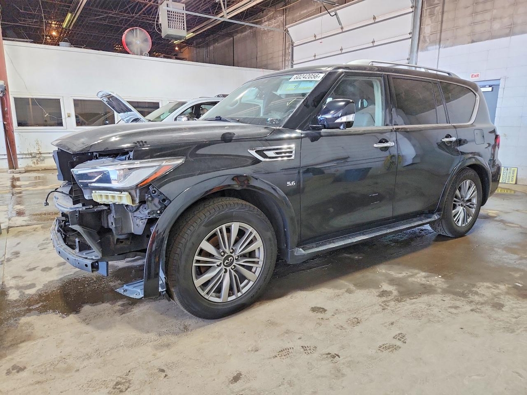 منظر 2020 INFINITI QX80 LUXE، زاوية 1