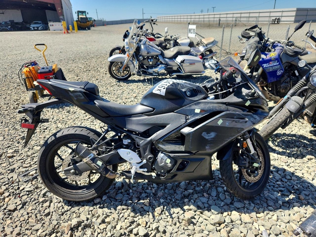 Vue de 2025 YAMAHA YFZ320 AC, angle 1