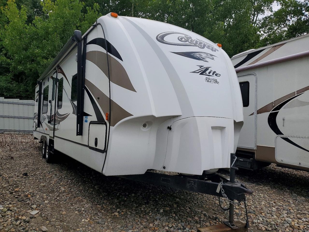 Vue de 2015 KEYSTONE COUGAR CAMPER, angle 1