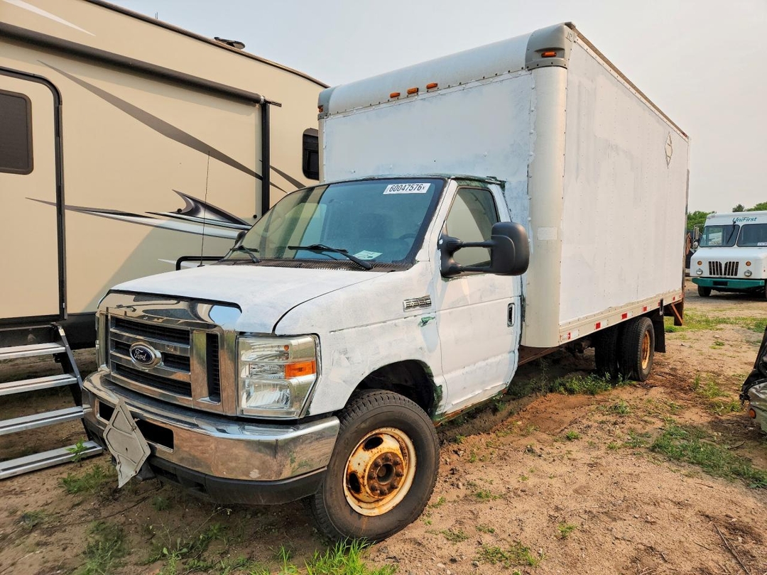 Vue de 2016 FORD E350 BOX TRUCK, angle 1
