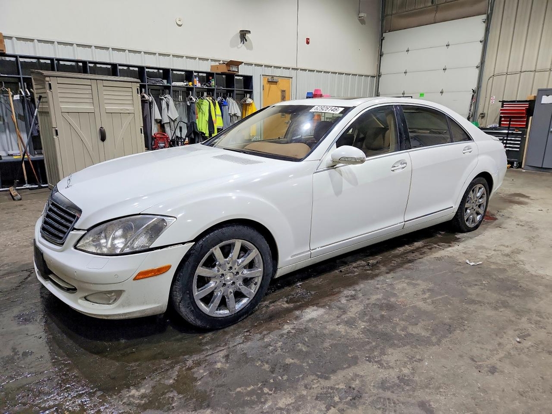 Vue de 2007 MERCEDES-BENZ S 550 4MATIC, angle 1