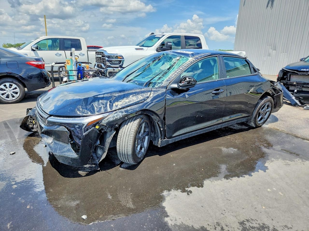 منظر 2026 KIA K4 LXS، زاوية 1