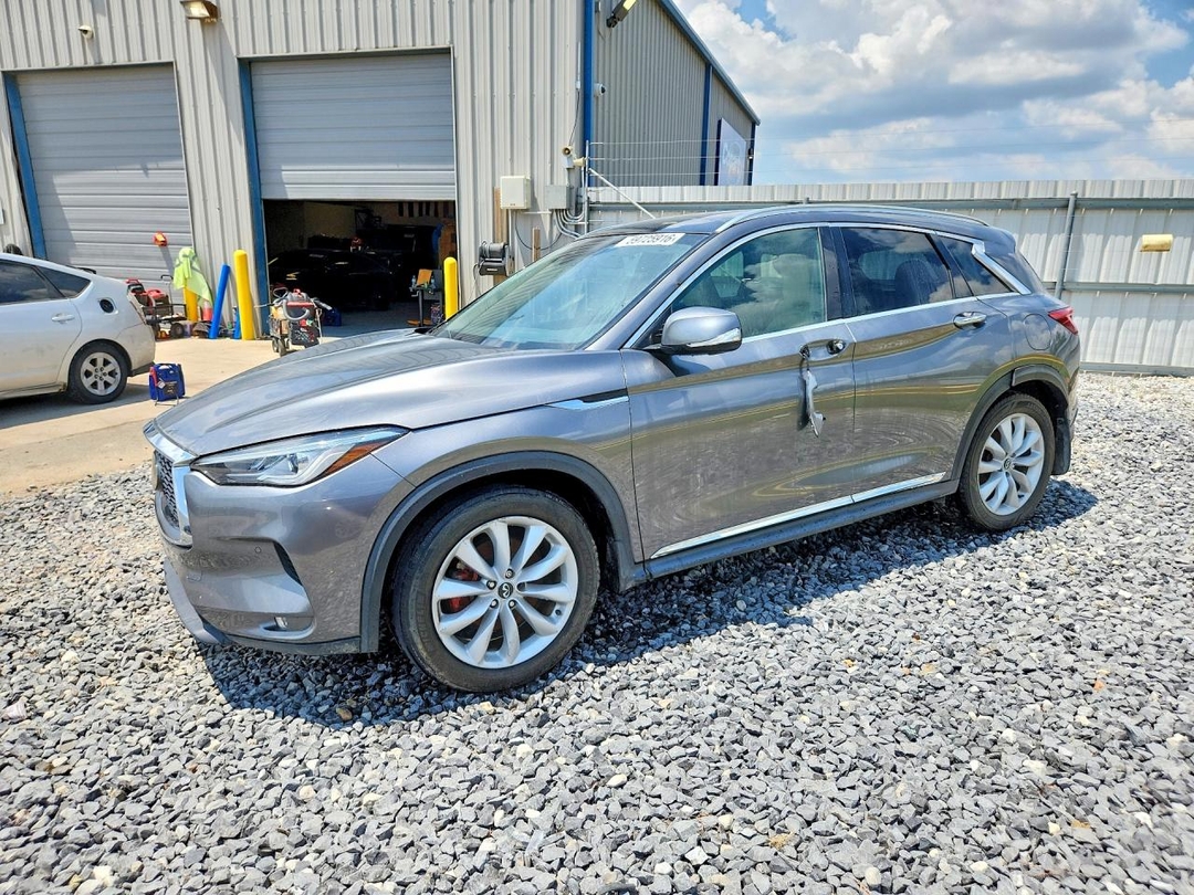 Vista de 2019 INFINITI QX50 ESSENTIAL, ángulo 1