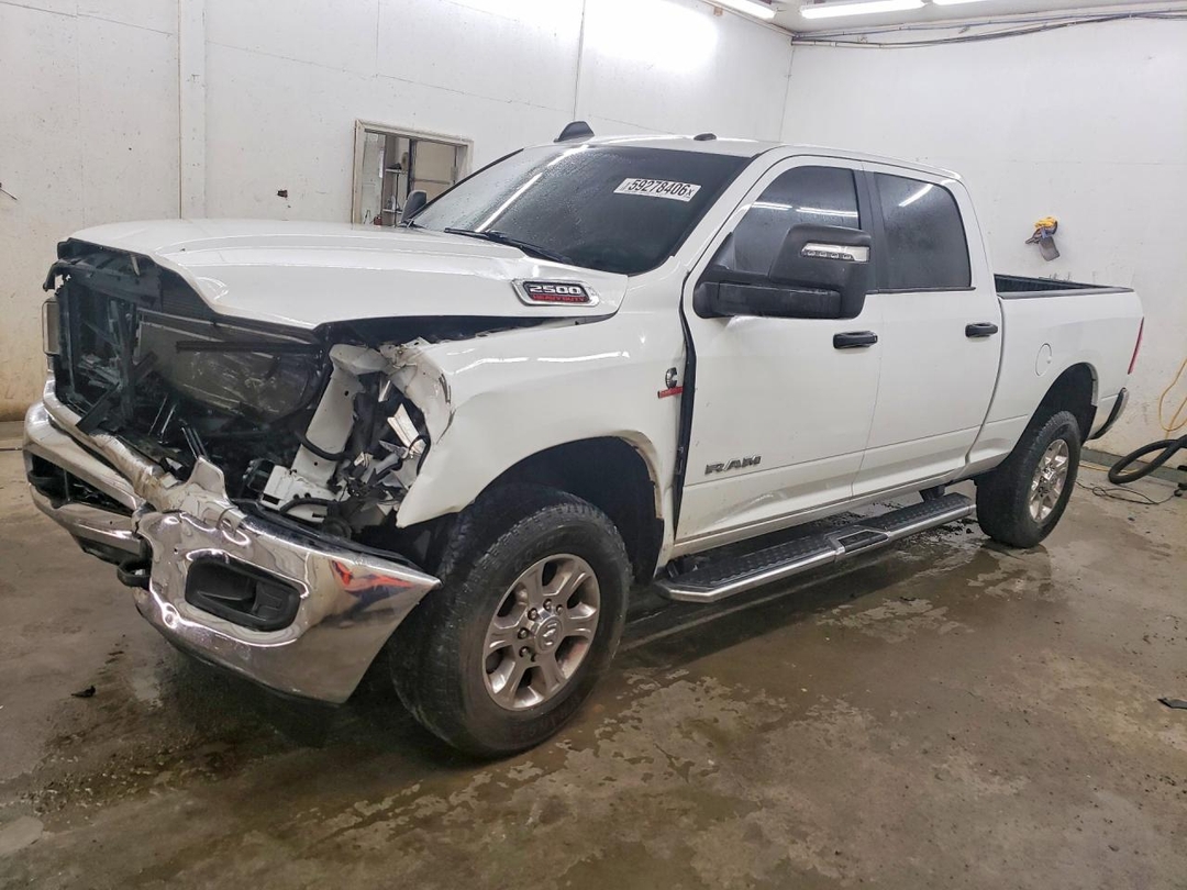 Vista de 2024 RAM 2500 BIG HORN, ángulo 1