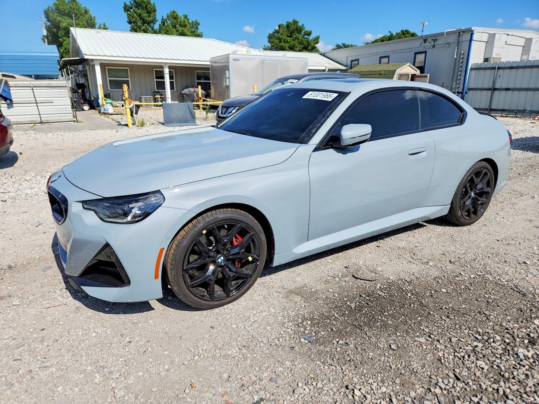 Vue de 2026 BMW 230XI, angle 1