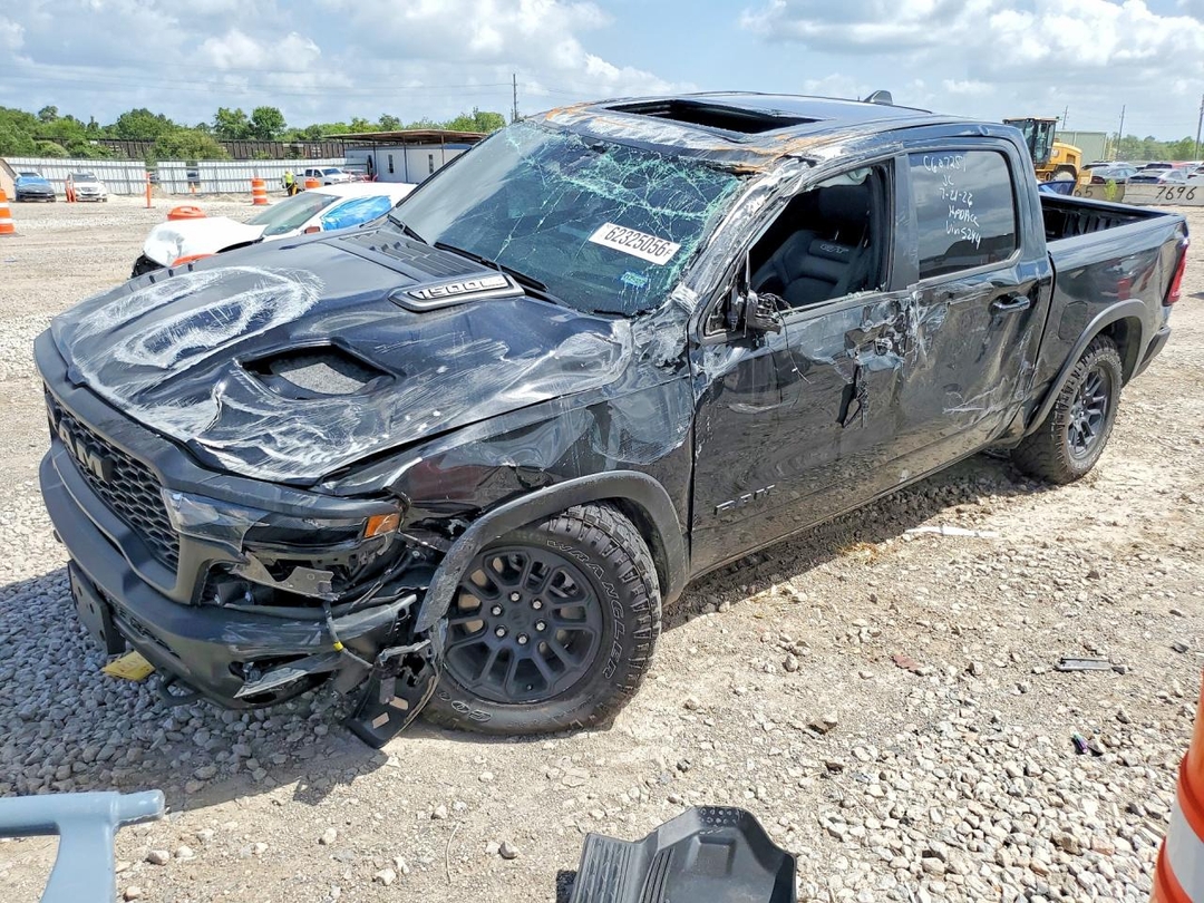 Vista de 2025 RAM 1500 REBEL, ángulo 1