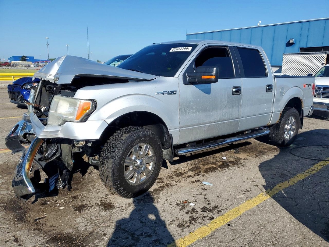 Vue de 2012 FORD F150 SUPERCREW, angle 1