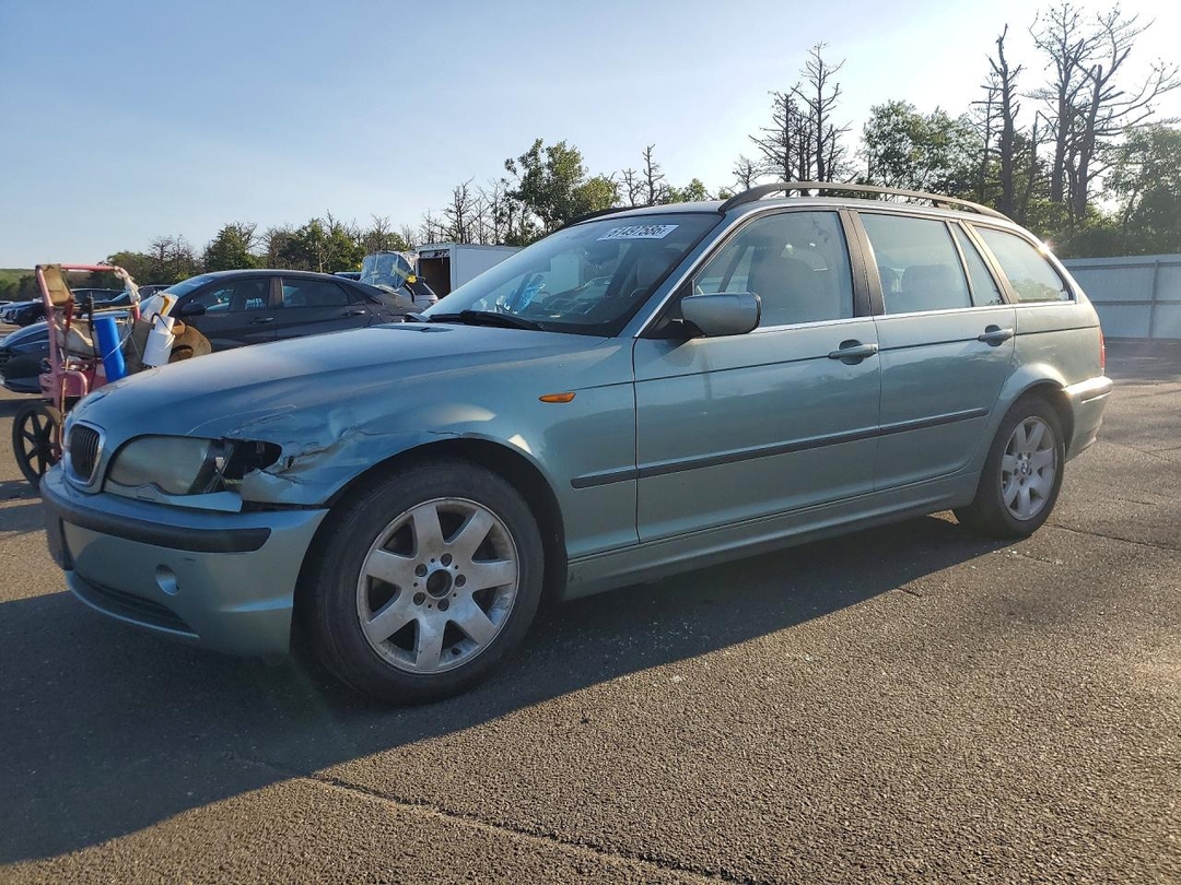 Вид 2004 BMW 325 XIT, угол 1