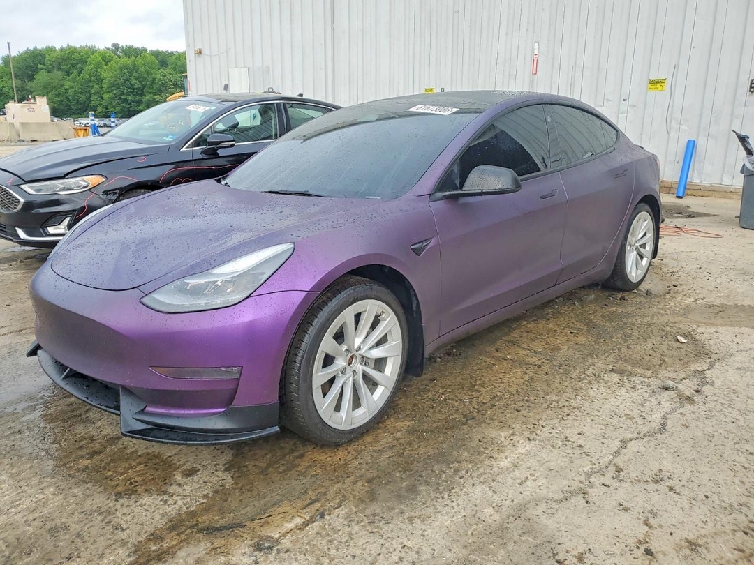 Vue de 2021 TESLA MODEL 3, angle 1