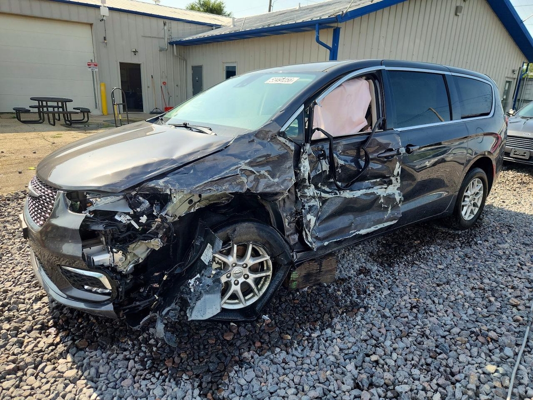 Vue de 2023 CHRYSLER PACIFICA TOURING L, angle 1