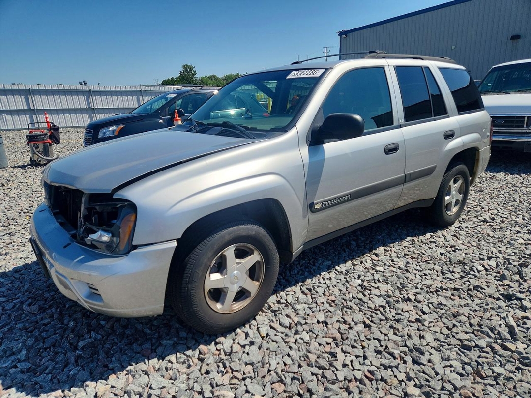 Вид 2004 CHEVROLET TRAILBLAZER LS, угол 1