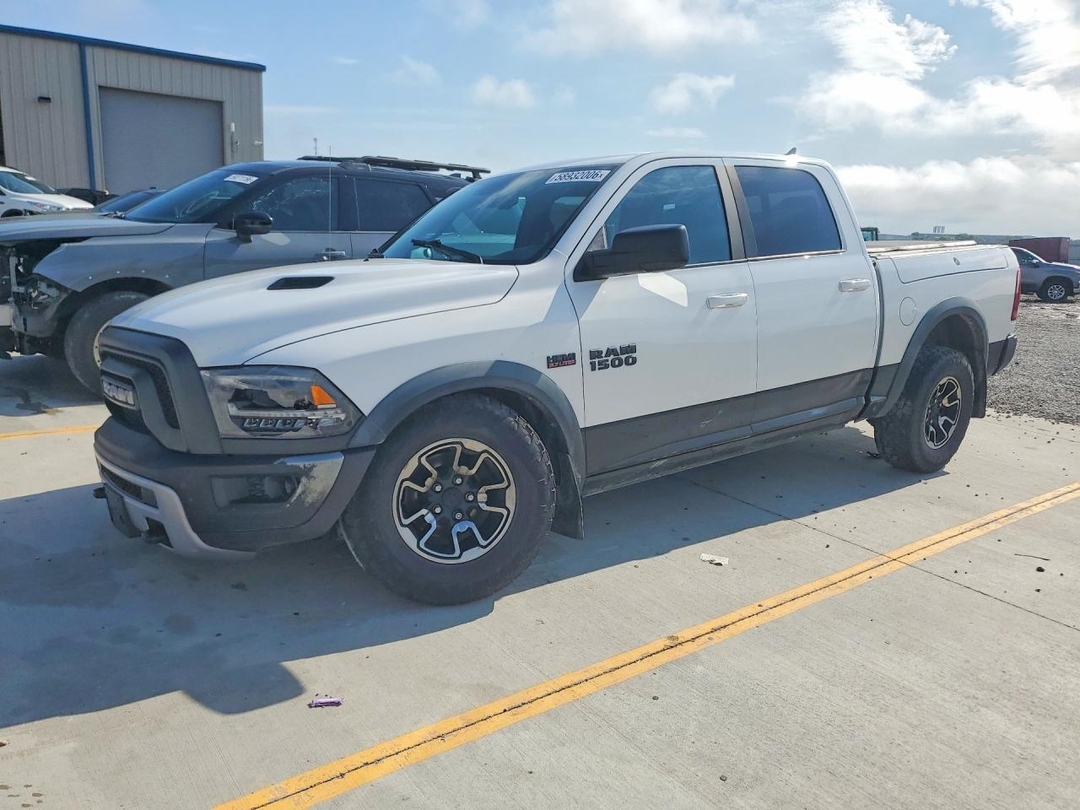 Vista de 2015 RAM 1500 REBEL, ángulo 1