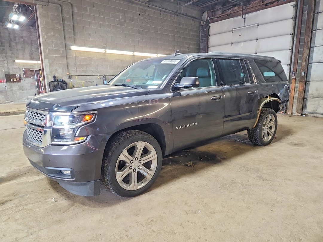 منظر 2017 CHEVROLET SUBURBAN K1500 LT، زاوية 1