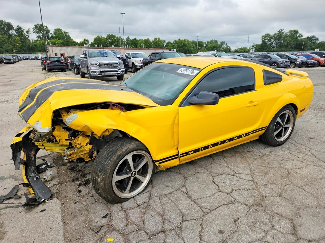 Vista de 2005 FORD MUSTANG V6 COUPE, ángulo 1