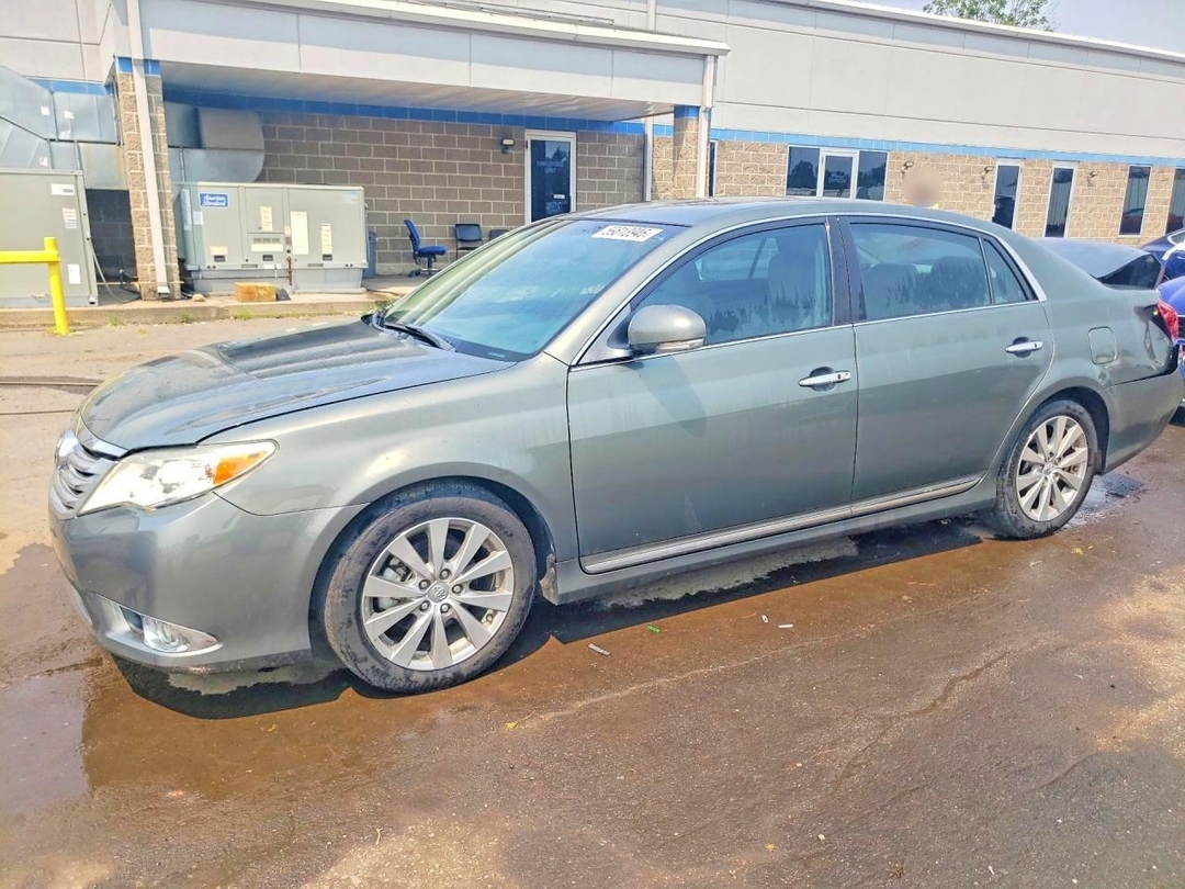Vue de 2011 TOYOTA AVALON LIMITED, angle 1
