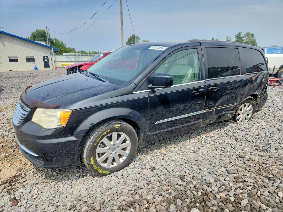 Vue de 2014 CHRYSLER TOWN &amp; COUNTRY TOURING, angle 1