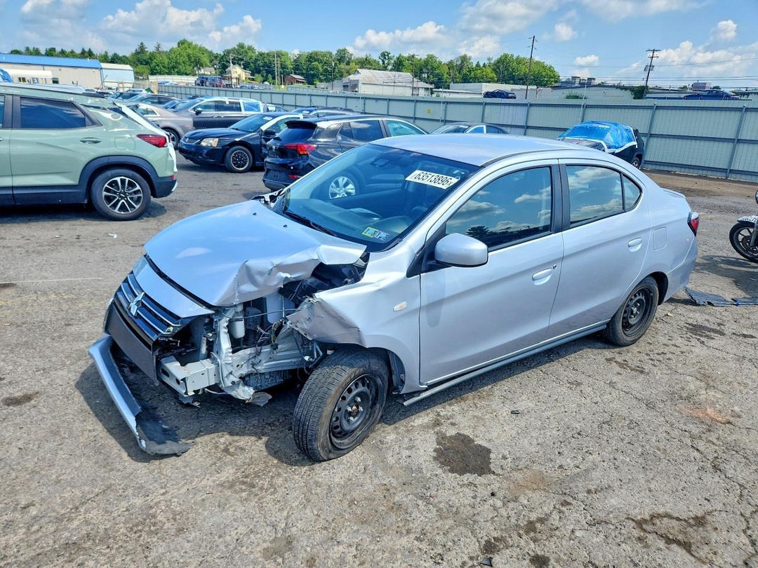 Vue de 2023 MITSUBISHI MIRAGE G4 ES, angle 1