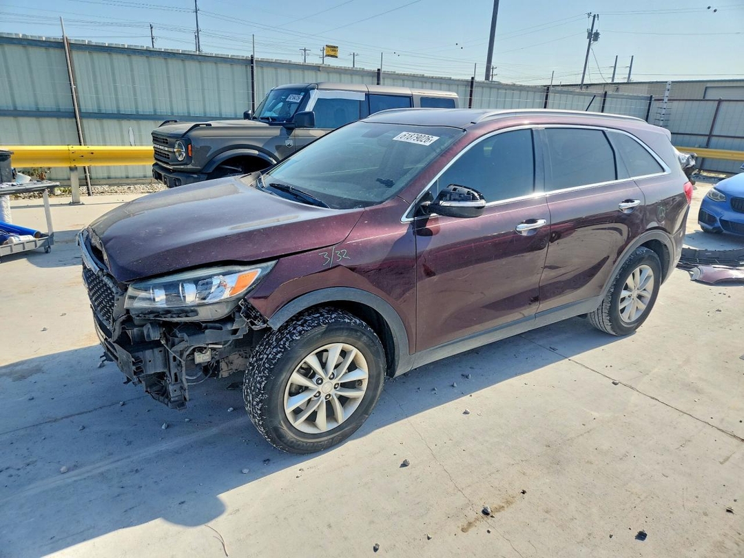 Vue de 2017 KIA SORENTO LX, angle 1