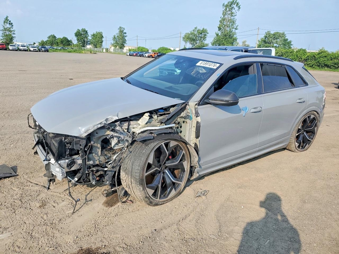 Vue de 2023 AUDI RS Q8, angle 1