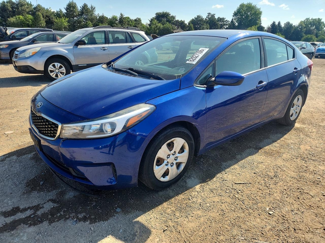 Vue de 2017 KIA FORTE LX, angle 1