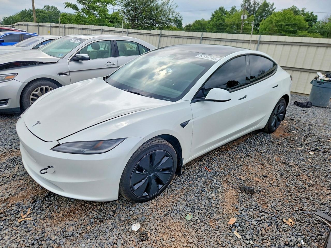Vista de 2025 TESLA MODEL 3, ángulo 1
