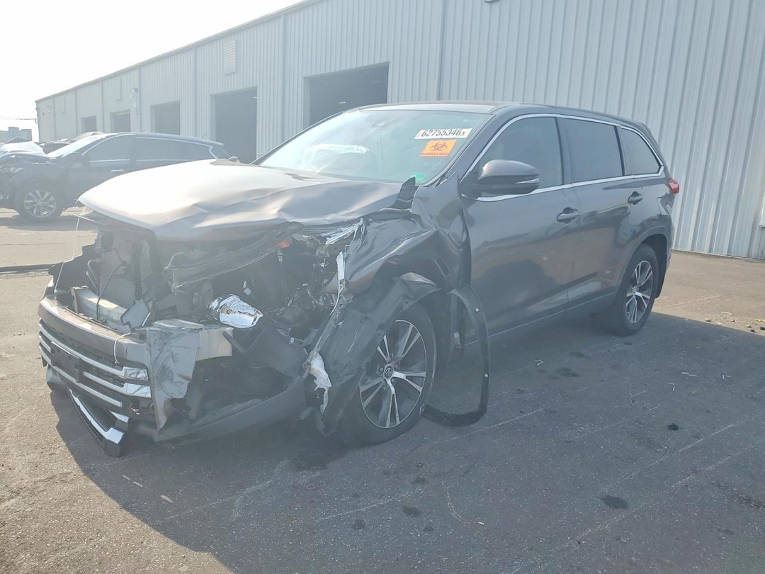 منظر 2019 TOYOTA HIGHLANDER LE PLUS، زاوية 1