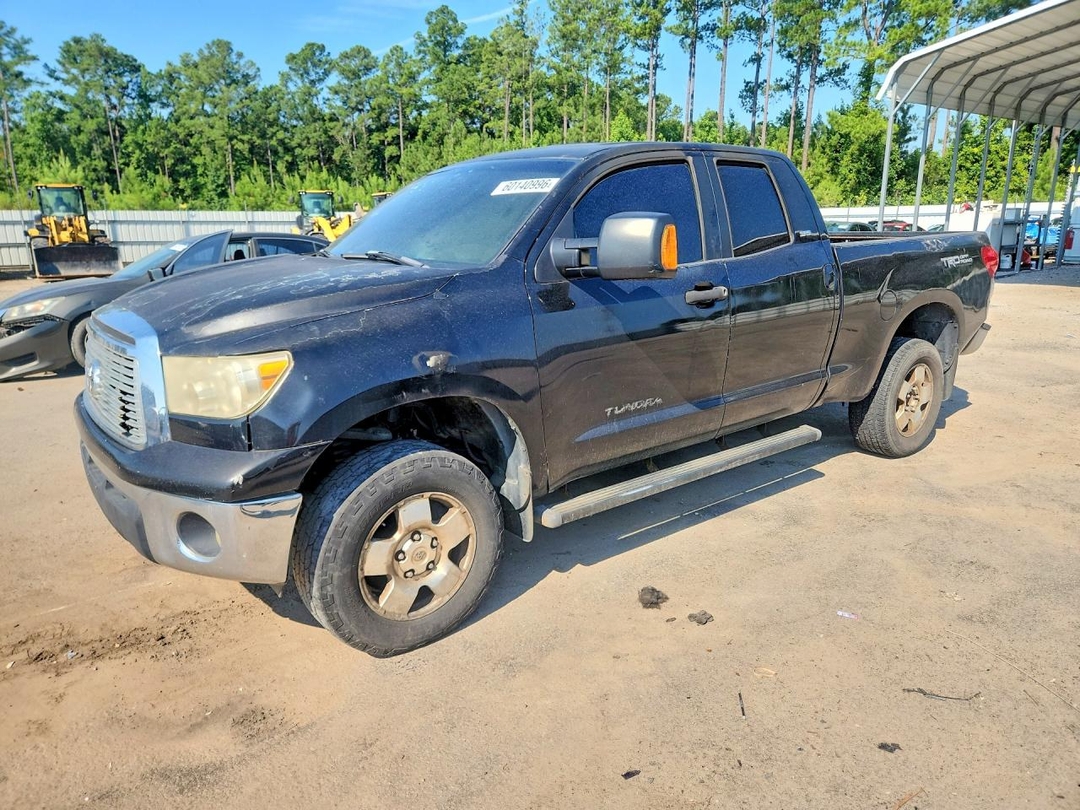 Vue de 2008 TOYOTA TUNDRA SR5, angle 1