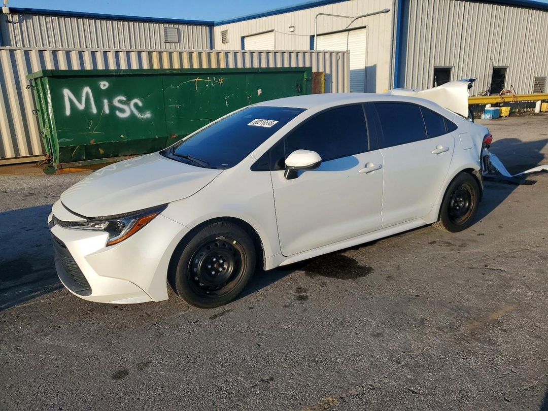 Вид 2025 TOYOTA COROLLA LE, угол 1