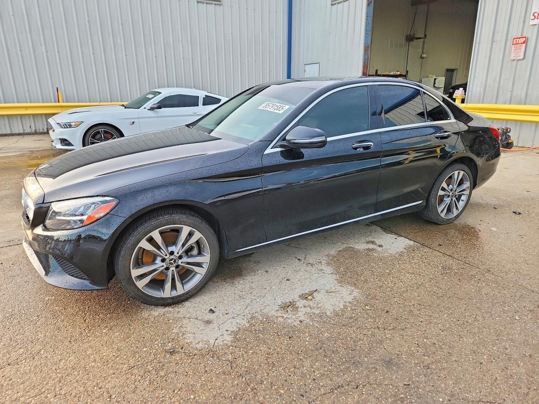 Vue de 2019 MERCEDES-BENZ C 300, angle 1