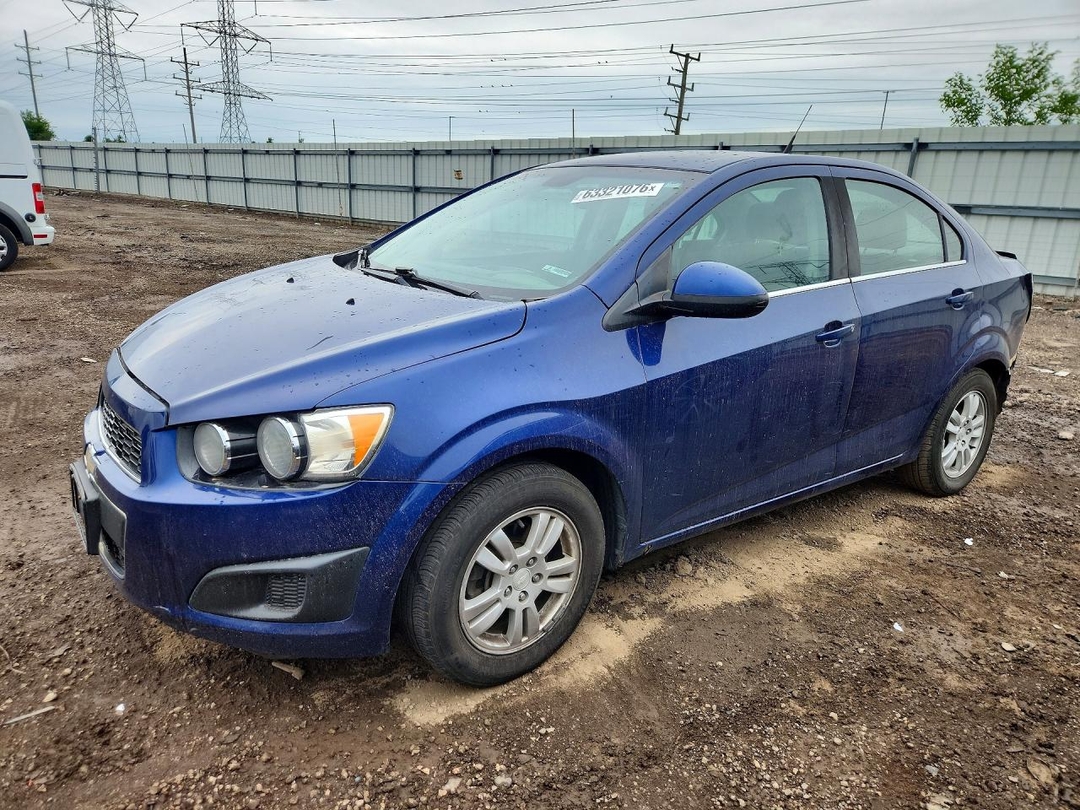 منظر 2013 CHEVROLET SONIC LT، زاوية 1