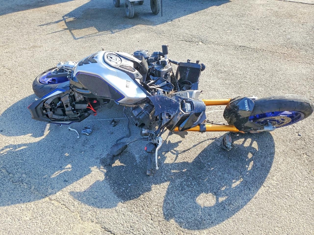 Vista de 2025 YAMAHA MT09 SP, ángulo 1