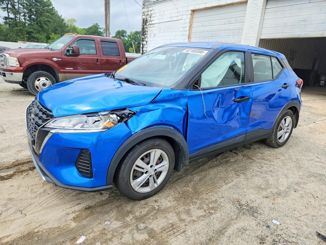 Vue de 2022 NISSAN KICKS S, angle 1