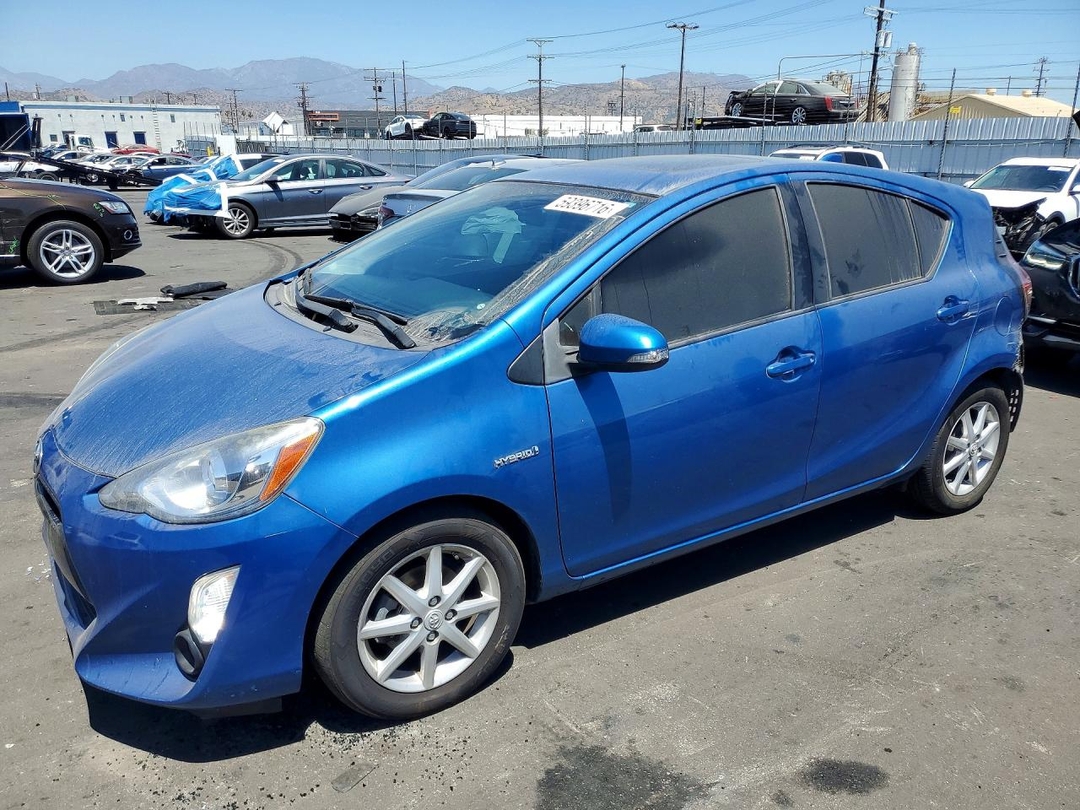 Вид 2016 TOYOTA PRIUS C FOUR, угол 1