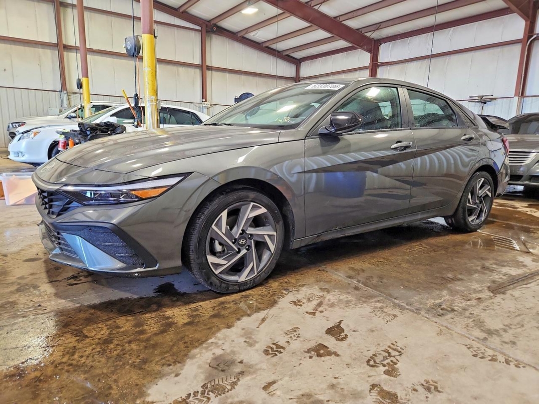 منظر 2025 HYUNDAI ELANTRA SEL SPORT، زاوية 1
