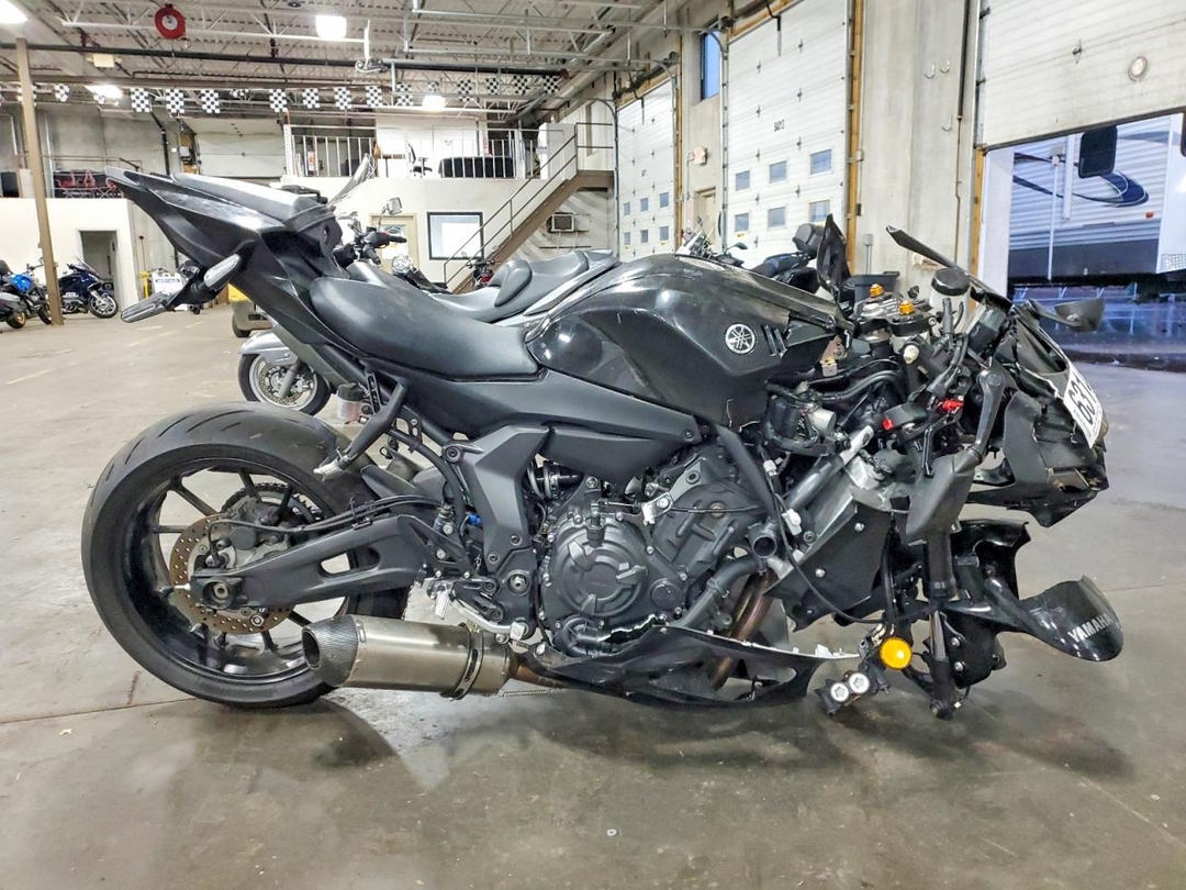 Vue de 2024 YAMAHA YZFR7, angle 1
