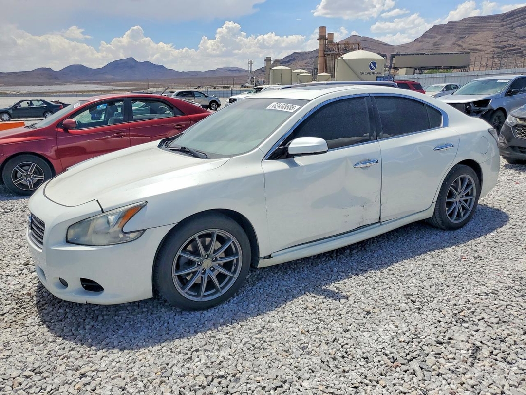 Вид 2014 NISSAN MAXIMA 3.5 S, угол 1