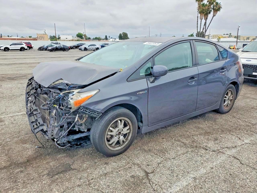 Vue de 2010 TOYOTA PRIUS III, angle 1