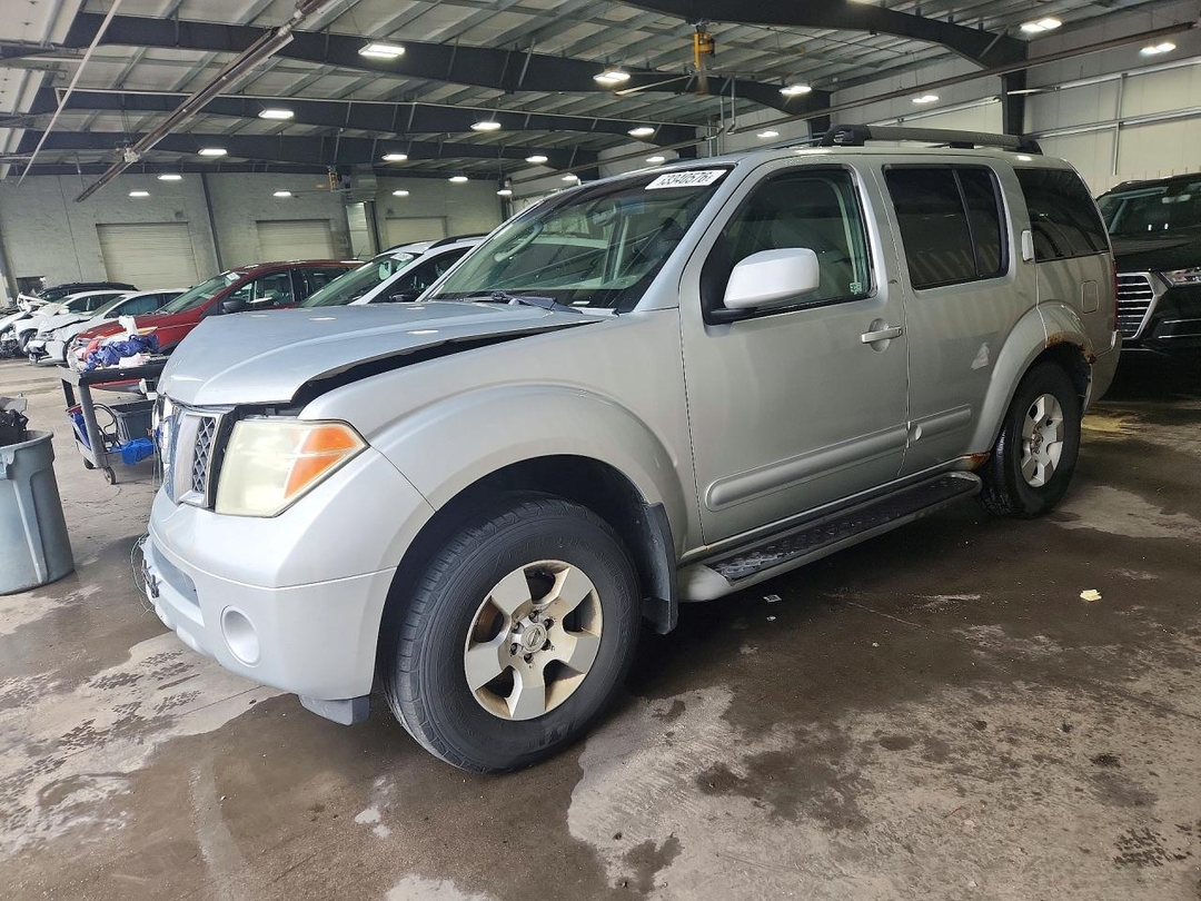منظر 2005 NISSAN PATHFINDER XE، زاوية 1
