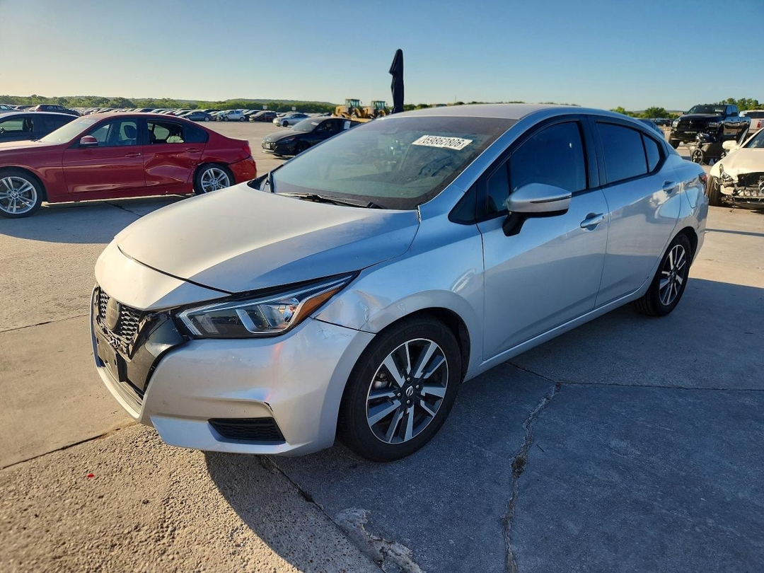 Вид 2021 NISSAN VERSA SV, угол 1