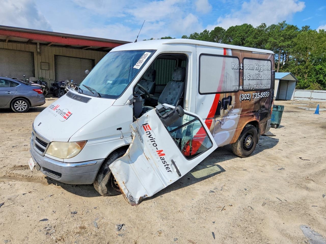 Vue de 2006 DODGE SPRINTER 2500 DELIVERY VAN, angle 1