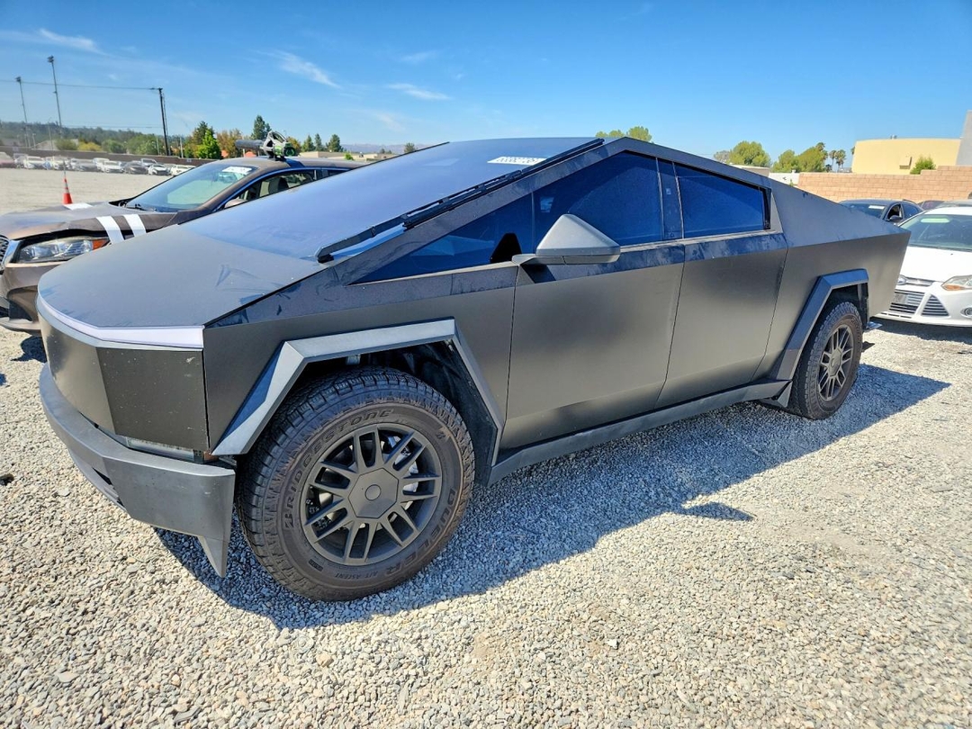 Vue de 2024 TESLA CYBERTRUCK, angle 1