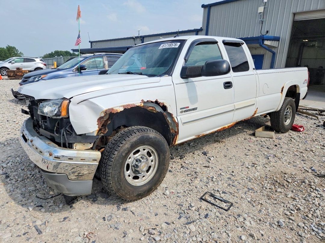 Vue de 2004 CHEVROLET SILVERADO K2500 HEAVY DUTY, angle 1